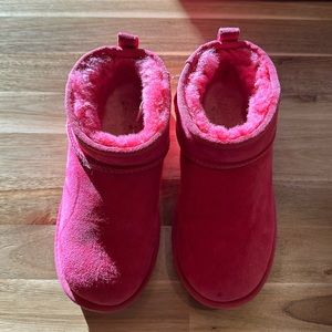 Girls ultra mini Uggs size 3